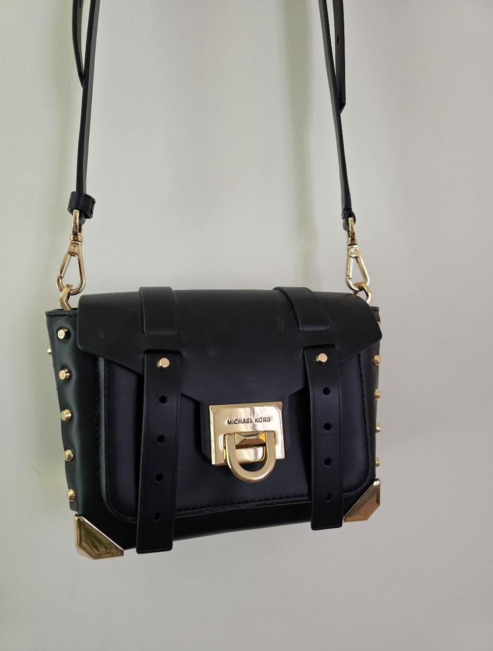 Michael Kors Manhattan Leather Stud Shoulder Bag Crossbody Flap Lock Black Gold